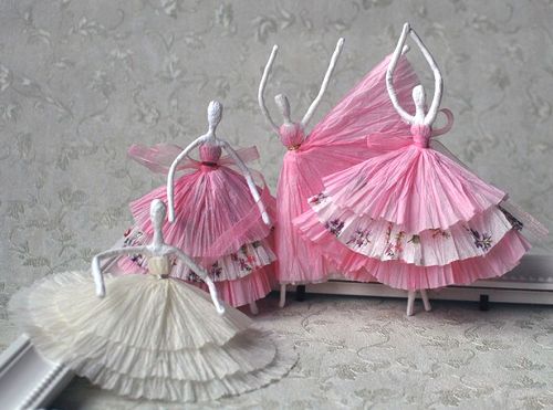ساخت عروسكهاي زيبا با دستمال كاغذي 