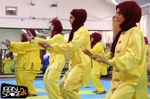 عكسهاي زنان محجبه ايراني در حال تمرين تاي چي چوان