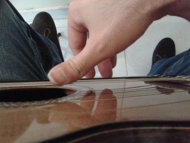 آموزش صحیح گرفتن گیتار