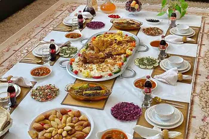 7 بهترین نحوه چیدن سفره غذا روی زمین+ 10 مدل نمونه
