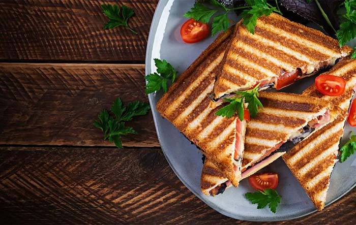 4 طرز تهیه اسنک با سوسیس و پنیر پیتزا (فوق خوشمزه)