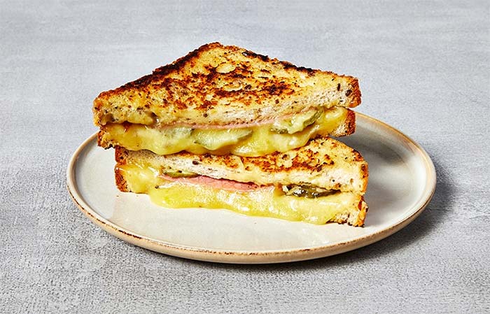 اسنک سوسیس و پنیر پیتزا کلاسیک