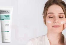 دختری در حال استفاده از پماد نوروژن