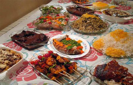 نحوه چیدن سفره غذا روی زمین (12 نکته و ترفند زیبا)