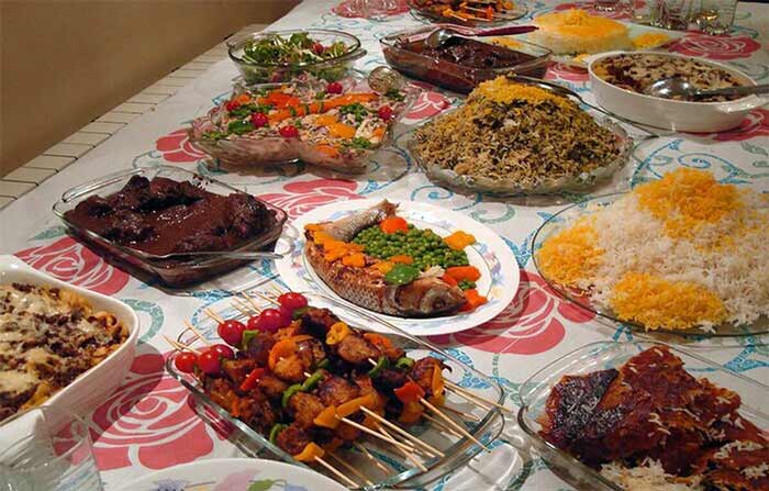 نحوه چیدن سفره غذا روی زمین (12 نکته و ترفند زیبا)