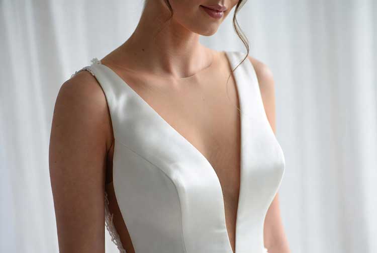 قه هفت (V-neck) عمیق برای کشیدگی و لاغری