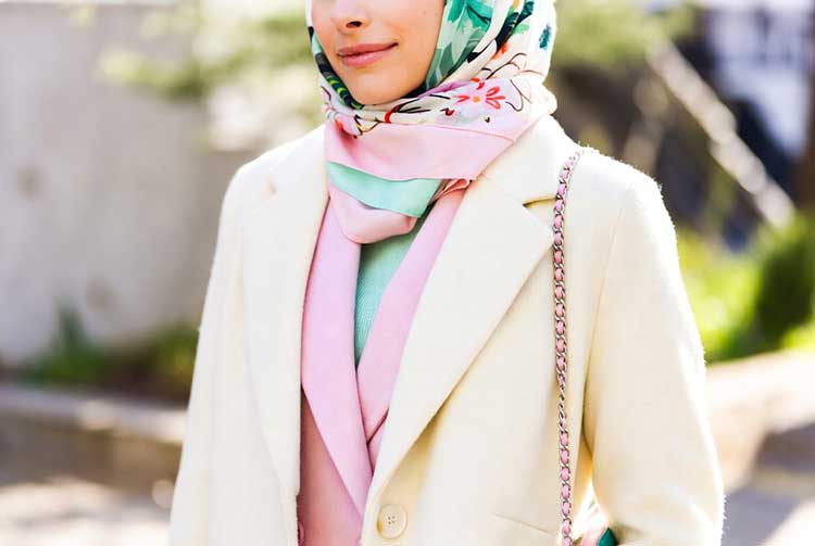 استایل ترکیب مانتو کرم با رنگهای پاستلی