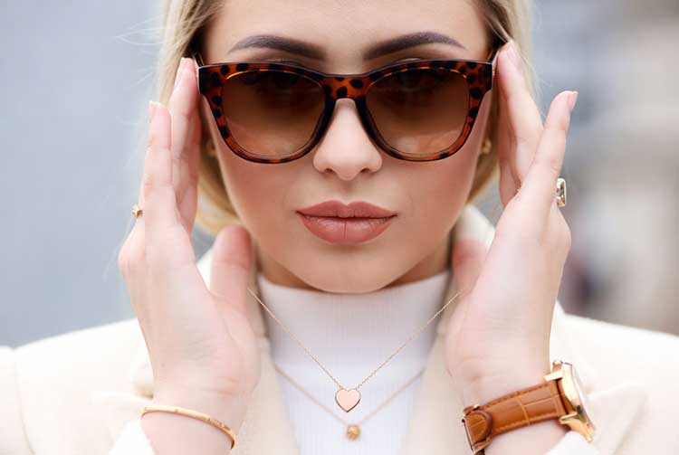 استایل عینک آفتابی و ساعت