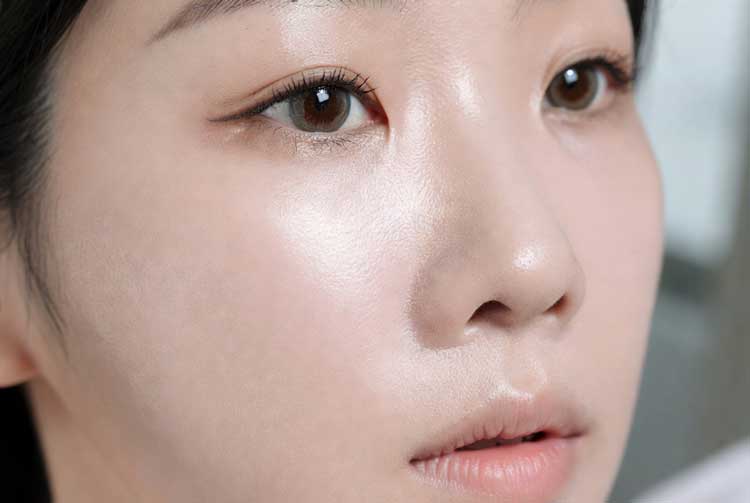 آرایش پوست شیشه‌ای (Glass Skin) و طبیعی