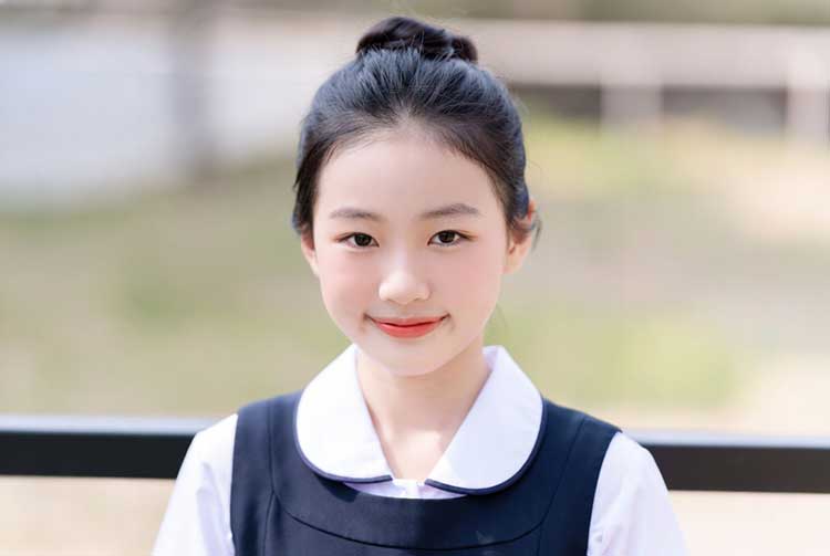 آرایش مینیمال مدرسه‌ای (School-Friendly Minimalist)