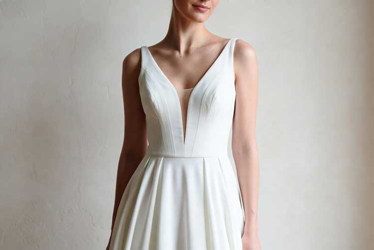 مدل سوم: یقه V (V-neck).