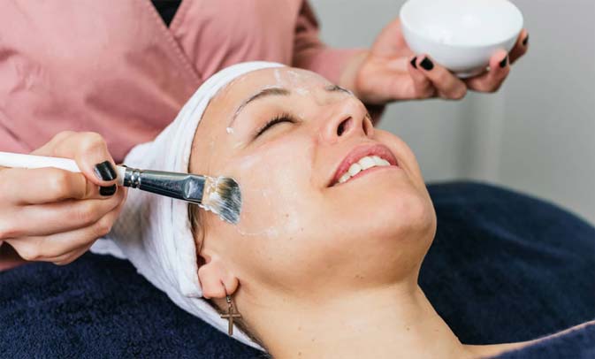 پاکسازی پوست پاکسازی در آرایشگاه: مرز میان زیبایی و بهداشت