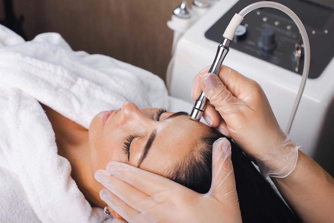 پاکسازی پوست میکرودرم ابریژن (Microdermabrasion): نوسازی بافت