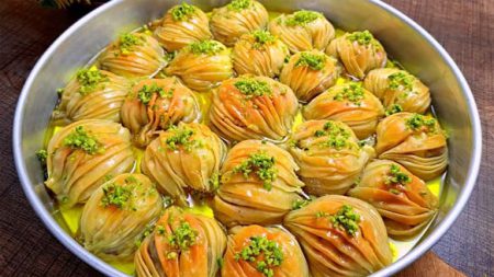 2 طرز تهیه باقلوا با خمیر خانگی بدون فر (خوشمزه ترین) و ترفندها