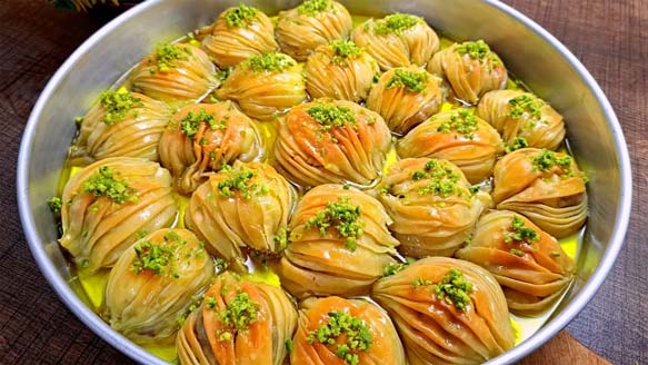 2 طرز تهیه باقلوا با خمیر خانگی بدون فر (خوشمزه ترین) و ترفندها