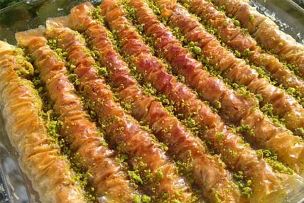باقلوای رول‌شده بدون فر با مغز پسته